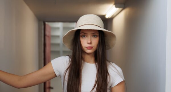 21s 0625 medium brim hat with straw tie