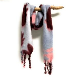 22sn0628 soft scarf with graphic and fringe