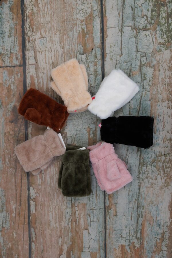 18 804 faux fur half finger glove