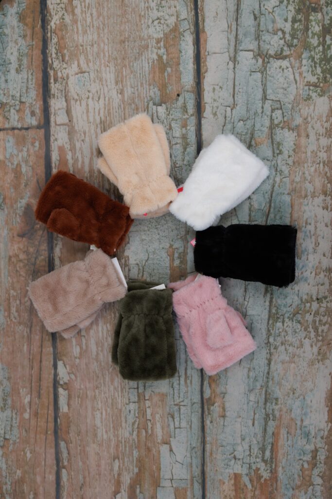 18 804 faux fur half finger glove